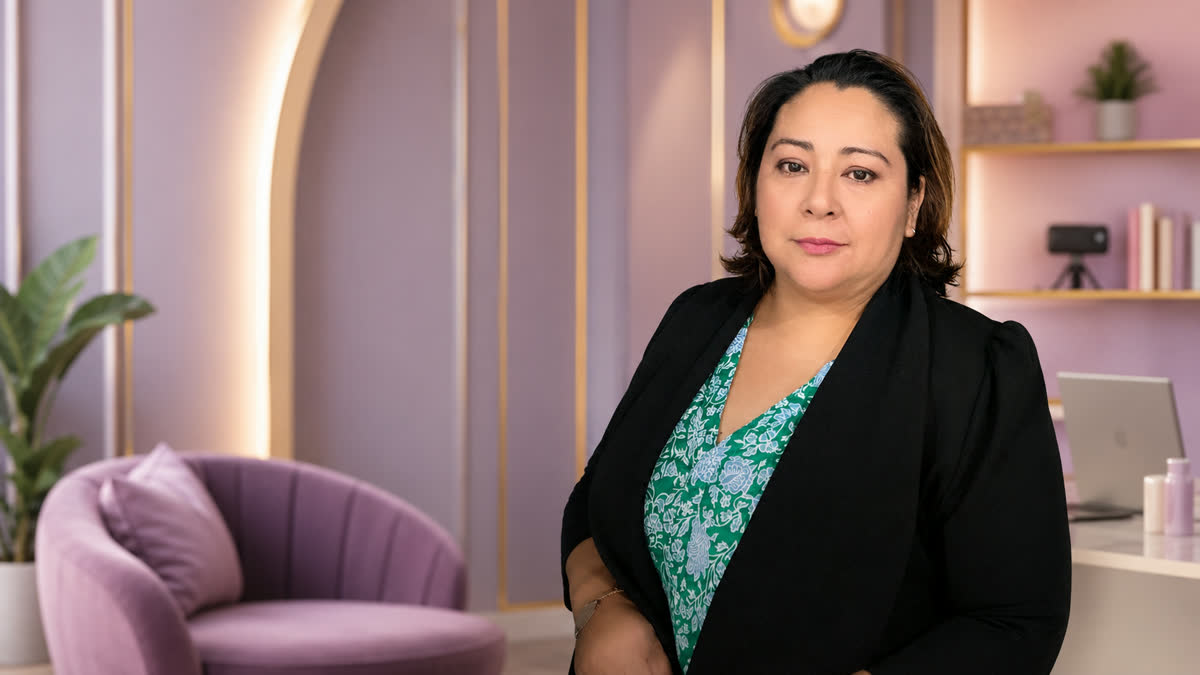 Iris Aguirre en su estudio